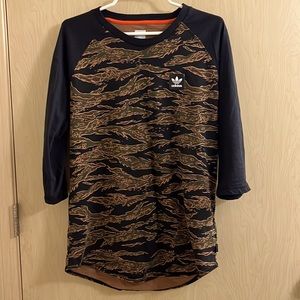 3/4 Sleve Adidas skateboarding t-shirt